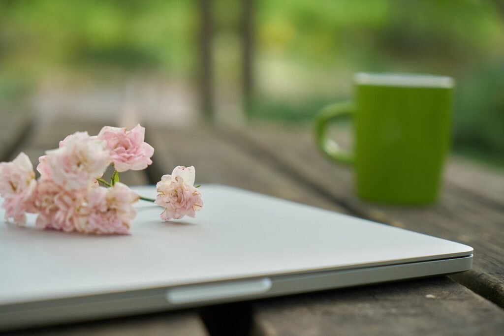 technology, computer, keyboard, flower, nature, work, coffee cup, coffee, office, table, flower wallpaper, macro, wooden, morning, good morning, course, flower background, beautiful, cup, cafe, drink, restaurant, beautiful flowers, laptop